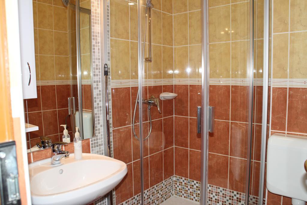 Mandarin Wellness Apartman Siófok Kamer foto