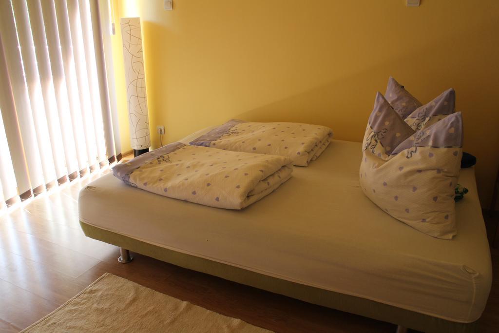 Mandarin Wellness Apartman Siófok Kamer foto