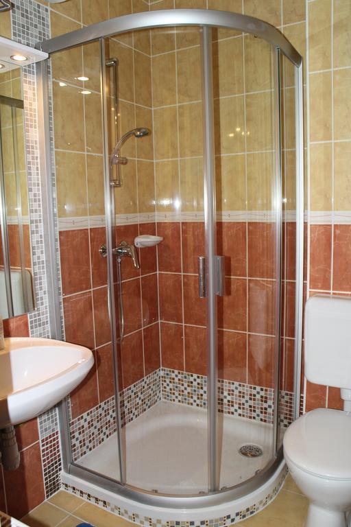 Mandarin Wellness Apartman Siófok Kamer foto